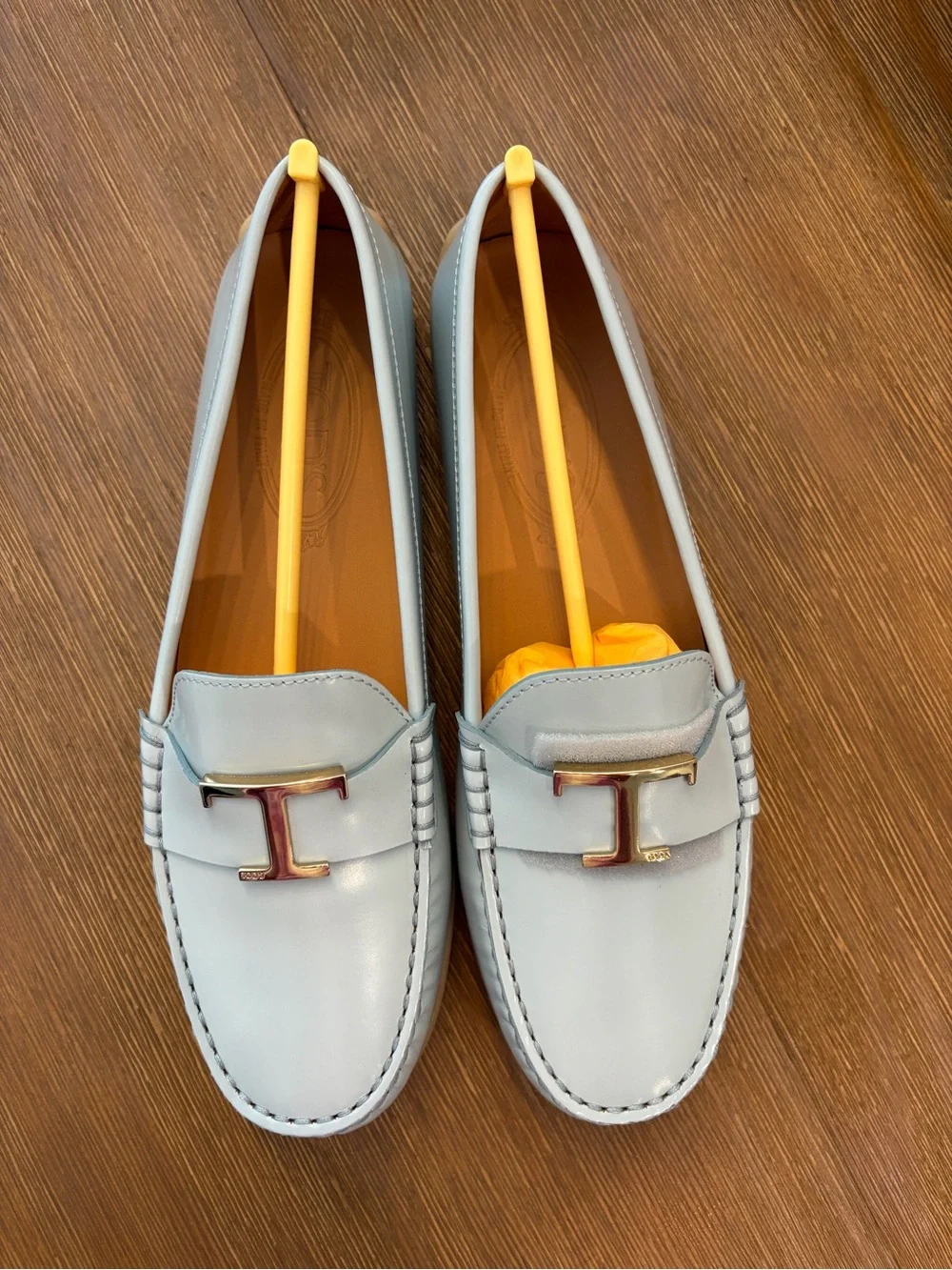 Tod's Grey Leather Gommino Loafers with Gold Hardware - Picture 3 of 4